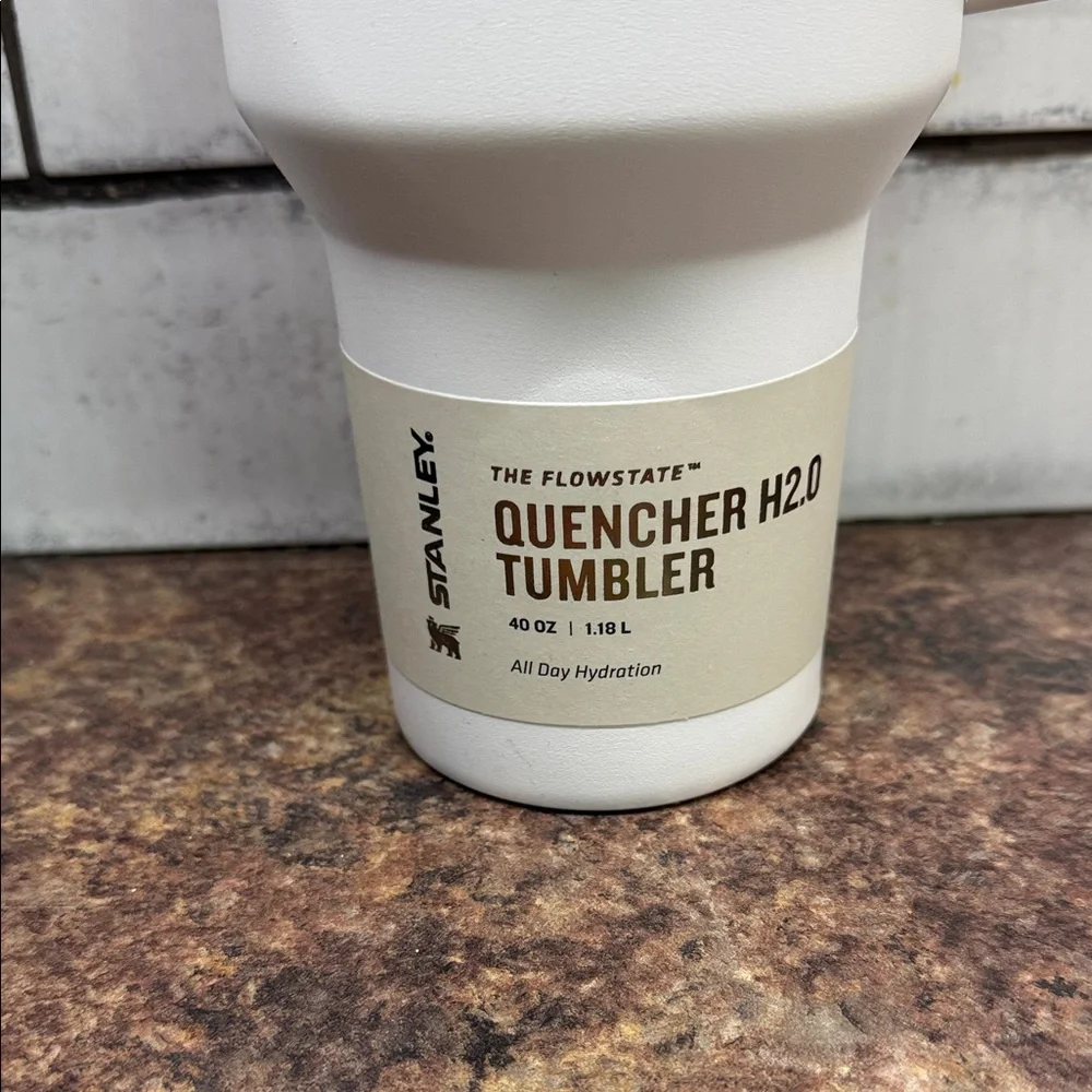 Stanley White Insulated Quencher H2.0 Tumbler with Handle - Picture 2 of 5